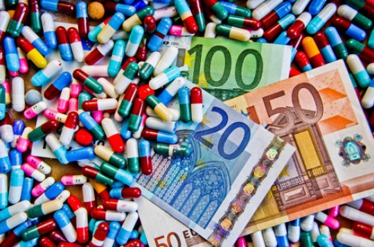 Innovation pharmaceutique : comment concilier son financement et l’accès aux soins pour tous ? Cosem - Centres médicaux France